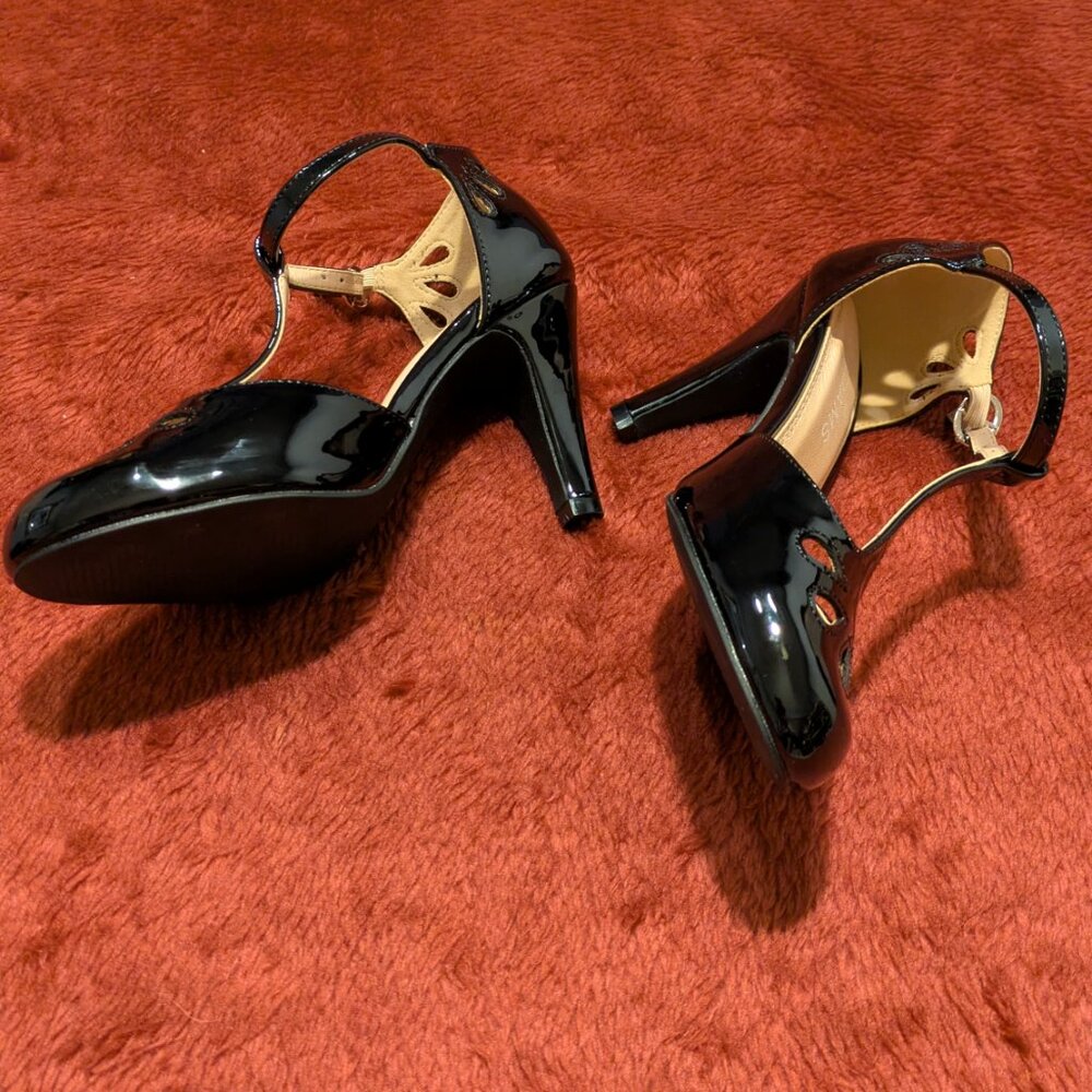 J. Adams women's black patent leather teardrop heels, size 6